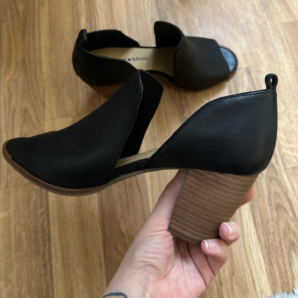 Lucky Brand Black Leather Open-Toe Block Heel Sandals - Picture 5 of 5